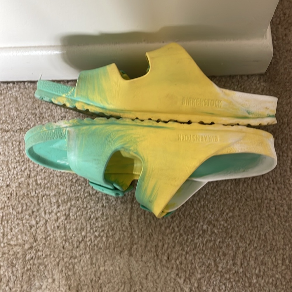 Birkenstock foam tie dye sandals. Size 39 / 8-9 - Picture 4 of 4